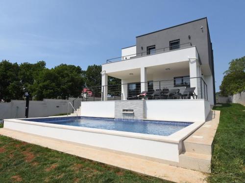 Holiday Home Ferienvilla Luxury Villa Tara mit beheiztem Pool by Interhome