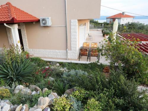 Apartment mit Terrasse und herrlichem Ausblick by Interhome