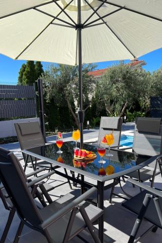 Apartment Moderne ap- 2 mit Pool und Grill in der Nähe von Split und Trogir by Interhome