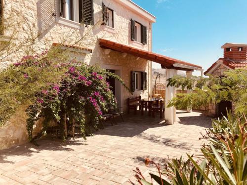 Holiday Home Villa Dražica mit beheiztem Pool - ruhige Lage by Interhome