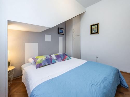 Apartment Ivona mit Terrasse und Außendusche by Interhome