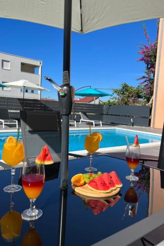 Apartment Moderne Meerblick ap-1 mit Pool und Terrasse bbq in der Nähe von Split Trogir by Interhome