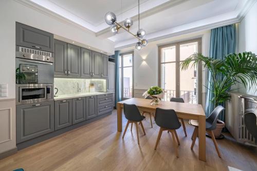 COZYSTAY - 1124 - 3-Bedroom Apartment in the Heart of Cannes with Terrace