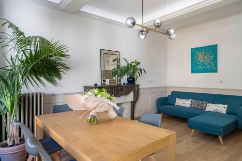 COZYSTAY - 1124 - 3-Bedroom Apartment in the Heart of Cannes with Terrace