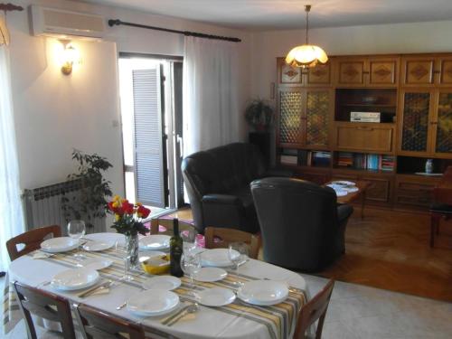 Apartment Wohnung mit großer Terrasse by Interhome
