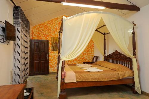 Postel nebo postele na pokoji v ubytování Solomon Beach Hotel