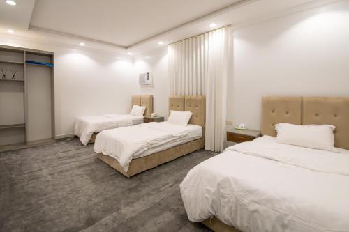 En eller flere senge i et værelse på سكون للوحدات السكنيه