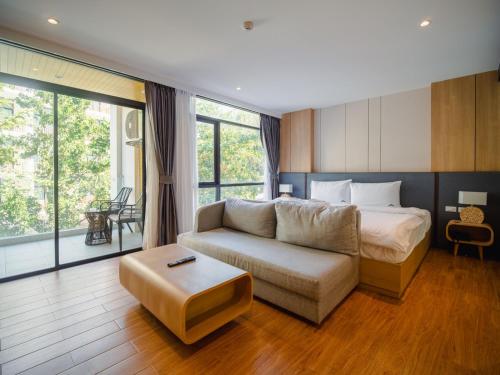 Postel nebo postele na pokoji v ubytování Wyndham Garden 1220 Modern Studio Next to Naithon