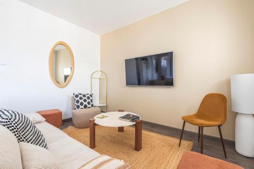 TV/trung tâm giải trí tại Le Sarrail - Hypercentre et 12 Couchages