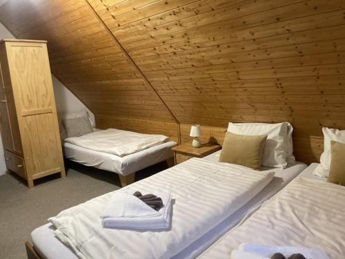 En eller flere senge i et værelse på Rodinný penzion Míša