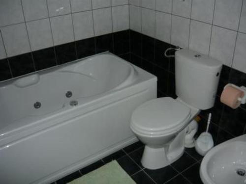 Apartment Jadro Apartments in Barbat mit Grill und Whirlpool by Interhome