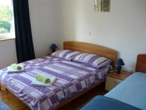 Apartment Jadro Apartments in Barbat mit Grill und Whirlpool by Interhome