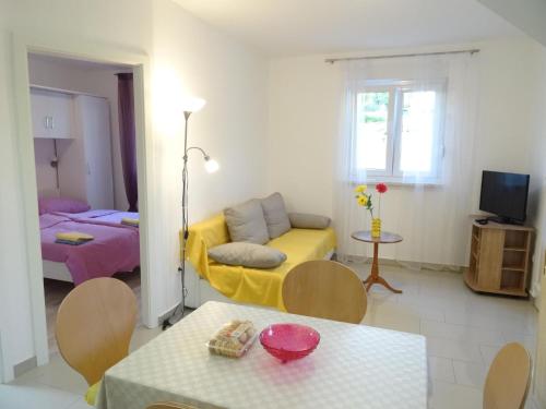 Apartment Aquamarine 2 mit Terrasse by Interhome