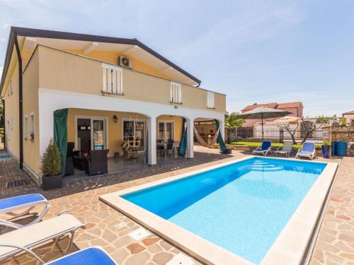 Apartment Appartement Dino by Interhome