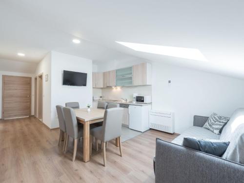 Apartment Ferienwohnungen Rilovic - Wohnung A6 by Interhome