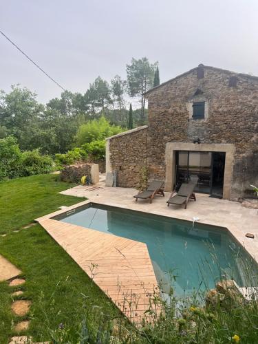 Maison de charme avec jardin et piscine