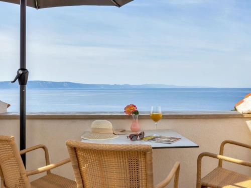 Apartment Villa Margitta mit Pool- Tennisplatz und Meerblick by Interhome