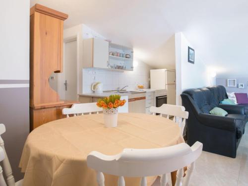 Apartment mit Balkon und herrlichem Meerblick by Interhome