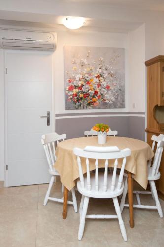 Apartment mit Balkon und herrlichem Meerblick by Interhome