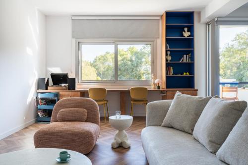 Modern Luxury 2BR|Park View & Balcony