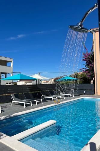 Apartment Moderne Meerblick ap-1 mit Pool und Terrasse bbq in der Nähe von Split Trogir by Interhome