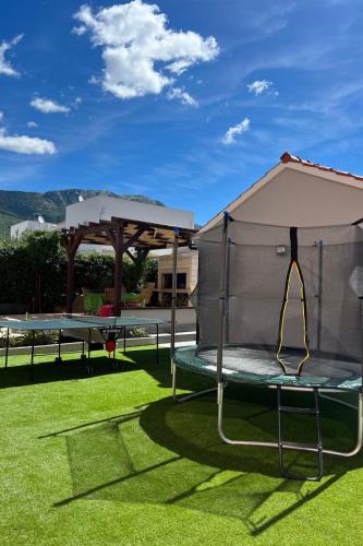 Apartment Moderne Meerblick ap-1 mit Pool und Terrasse bbq in der Nähe von Split Trogir by Interhome