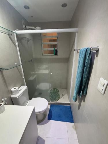 Ένα μπάνιο στο Apartamento Sofisticado na Freguesia