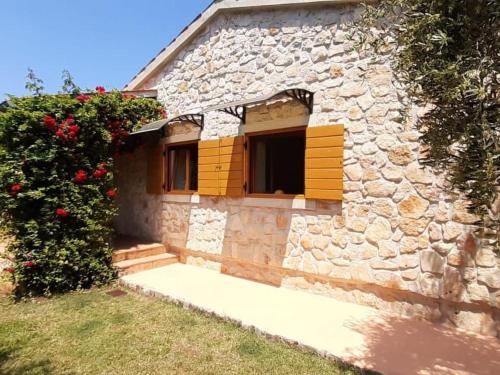 Holiday Home mit schönem Garten und Sonnenterrasse by Interhome