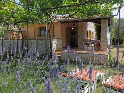 Holiday Home mit schönem Garten und Sonnenterrasse by Interhome