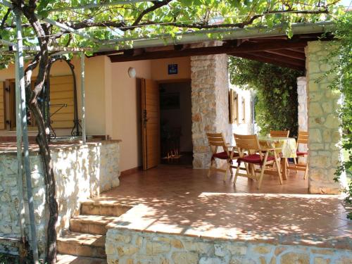 Holiday Home mit schönem Garten und Sonnenterrasse by Interhome
