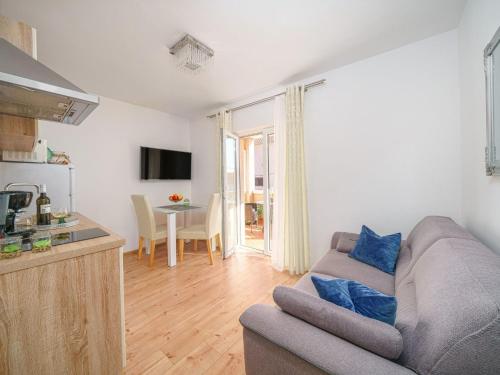 Apartment Wohnung in Vodice mit Grill by Interhome