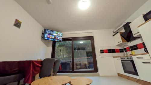 Kuchyň nebo kuchyňský kout v ubytování Marco Compact City Flat