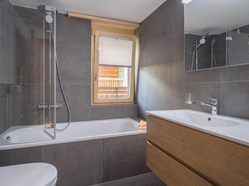 Apartment Top Ferienwohnung Dom - SkiIn-SkiOut by Interhome