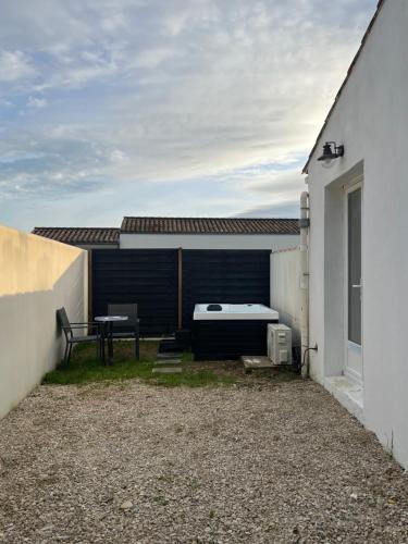 Tòa nhà nơi chỗ nghỉ nhà dân tọa lạc