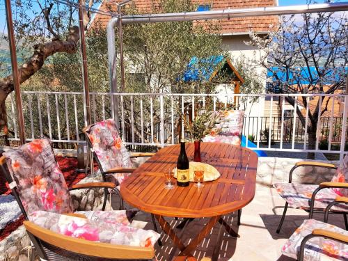Apartment Erdgeschosswohnung mit viel Komfort und Terrasse by Interhome