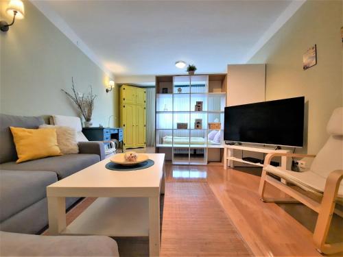 Apartment Schöne neu renovierte Wohnung in der Nähe des Zentrums by Interhome