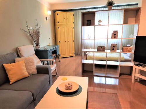 Apartment Schöne neu renovierte Wohnung in der Nähe des Zentrums by Interhome
