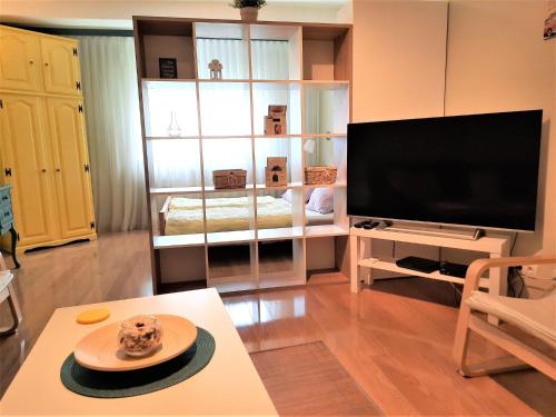 Apartment Schöne neu renovierte Wohnung in der Nähe des Zentrums by Interhome