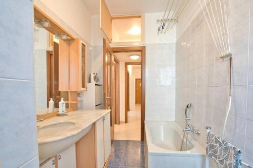 Et badeværelse på Davide Host Casa Pirandello 3 min Metro