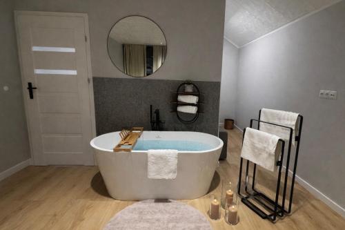 Et badeværelse på Willa nad Jeziorem Mikorzyńskim z Mariną