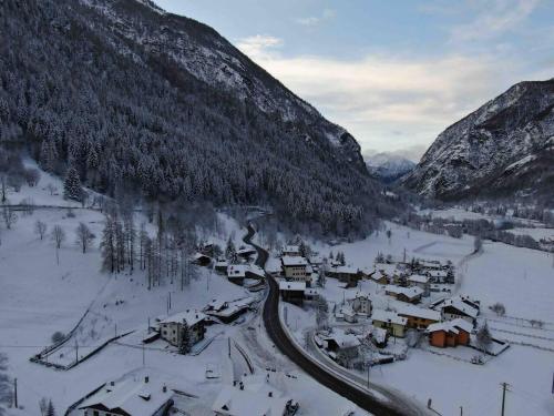 een luchtzicht op een dorp in de sneeuw bij Cervinia House - Alpine Apartments & Chalet in Valtournenche