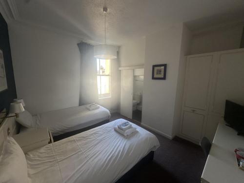 Postel nebo postele na pokoji v ubytování West Rocks Townhouse