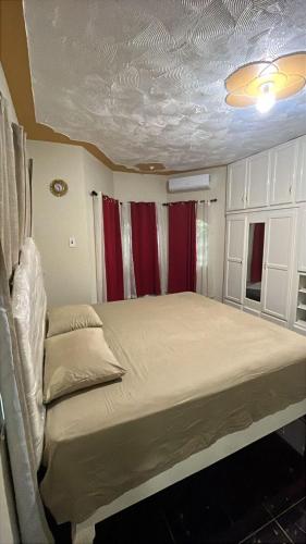 En eller flere senge i et værelse på Doreen Ranch