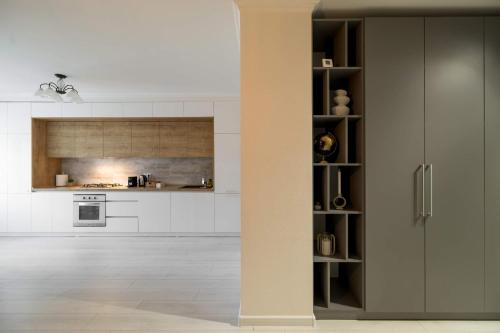 SkyHouse City View 1 5BR Apartment Enclosed Balcony - GrandStay