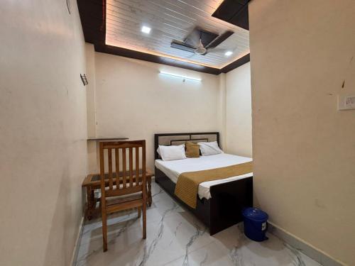 Postel nebo postele na pokoji v ubytování Ma Tulshi Geust House