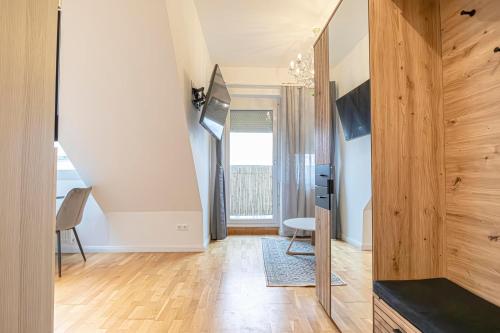 Stylish 1BR Apartment with Balcony Quick City Access