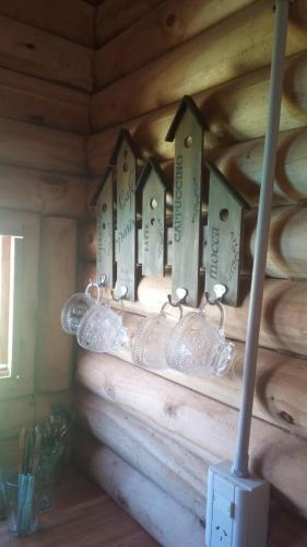 Verde Oliva في فيديراسيون: رف في كوخ خشبي مع بعض النظريات