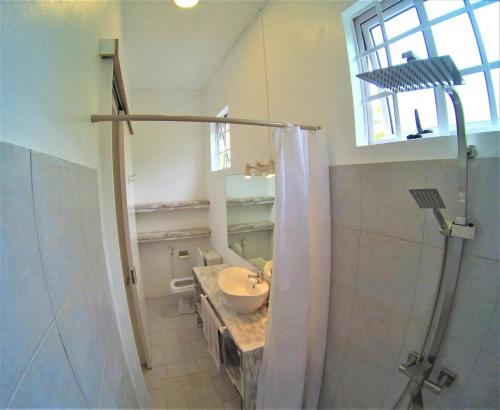 Phòng tắm tại La Oursha Apartment