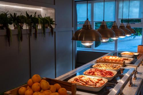 Eten bij of ergens in de buurt van het hotel

