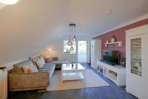 TV/trung tâm giải trí tại Fewo C am Kurpark mit MeineCardPlus in Bestlage!